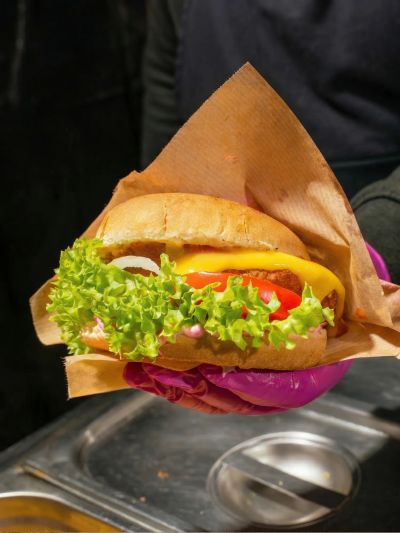 Saftiger frisch gegrillter Burger